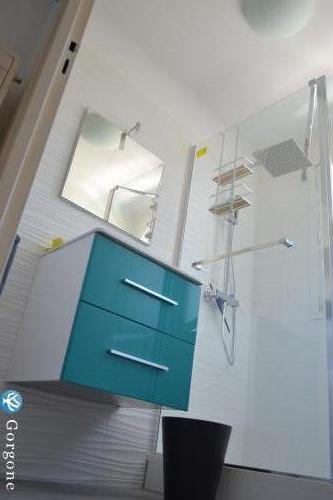 Salle de bain avec douche  l\'italienne
